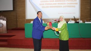 Semiloka Nasional Hukum Ekonomi Syariah Kerjasama UNISBA dan APPHEISI